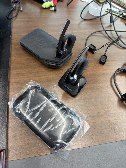 Plantronics Voyager 5200 — премиум Bluetooth гарнитура