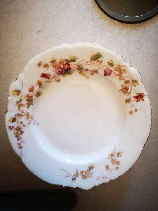 Антикварные тарелки.