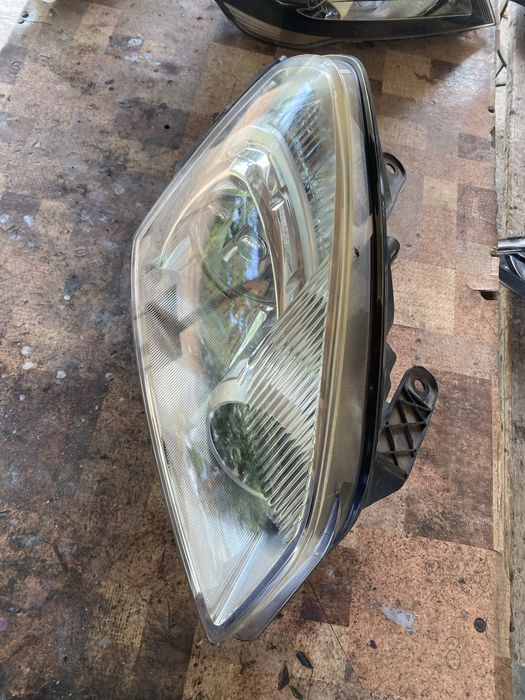 Фар десен ксенонов за нисан кашкай