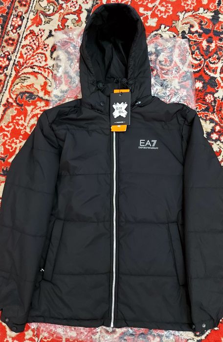 Жаңа жеңіл күртеше сатылады. Ватцаппқа жаз