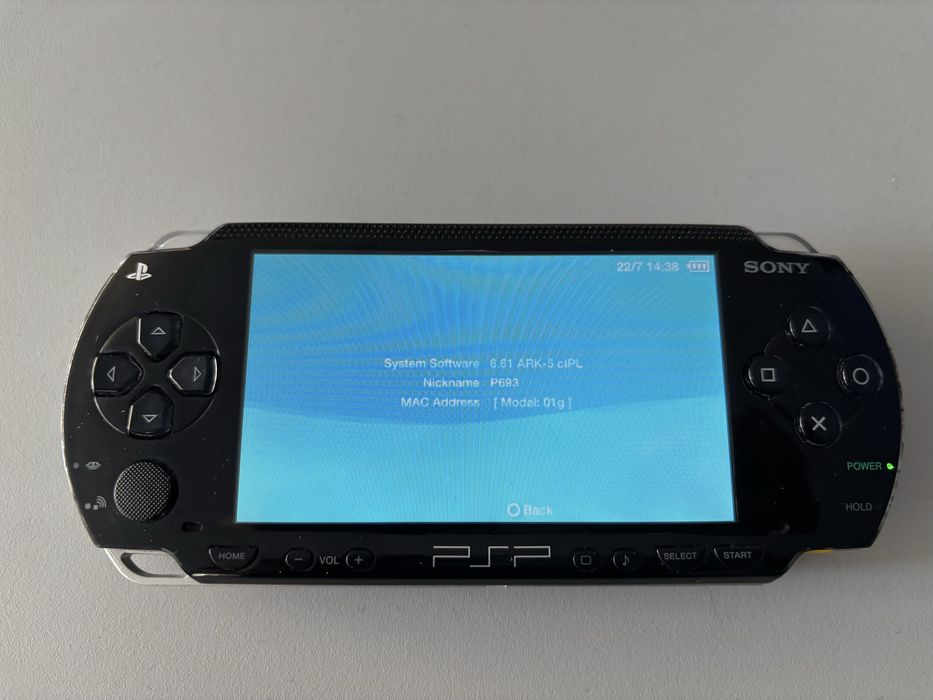 PSP 1004 impecabil modat + card memorie 32GB + cablu incarcare + 13 jocuri instalate