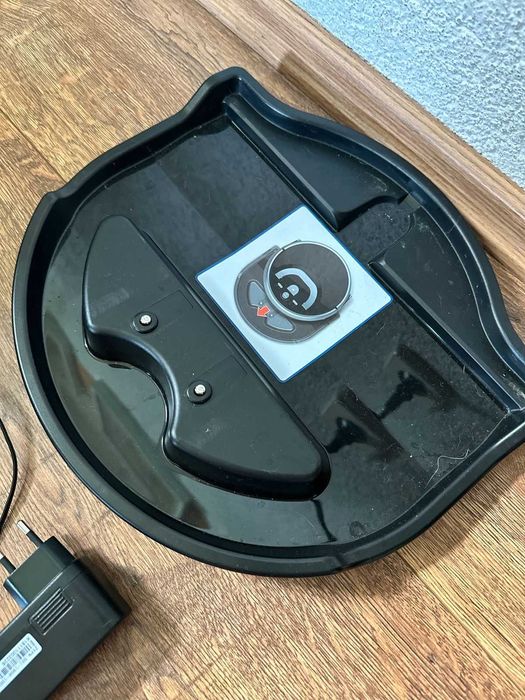 Робот мияч (робот прахосмукачка)  Medion