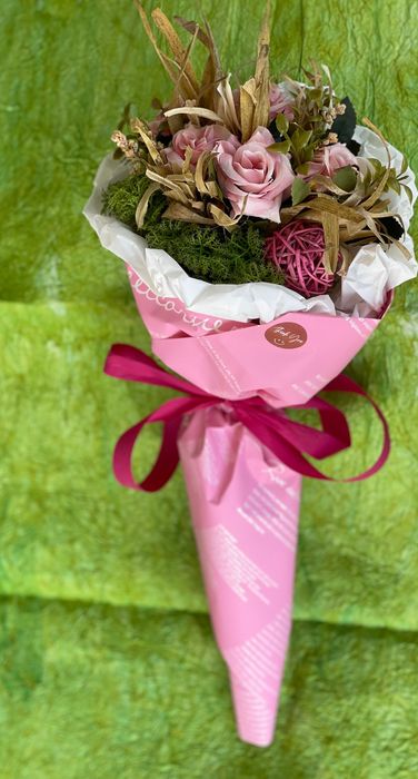 Аранжирани букети от сухи и изкуствени цветя