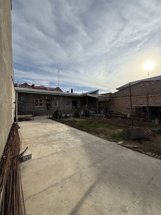 5 соток ер нархида уй сотилади! ADA гостиницадан 500 метр кирганда