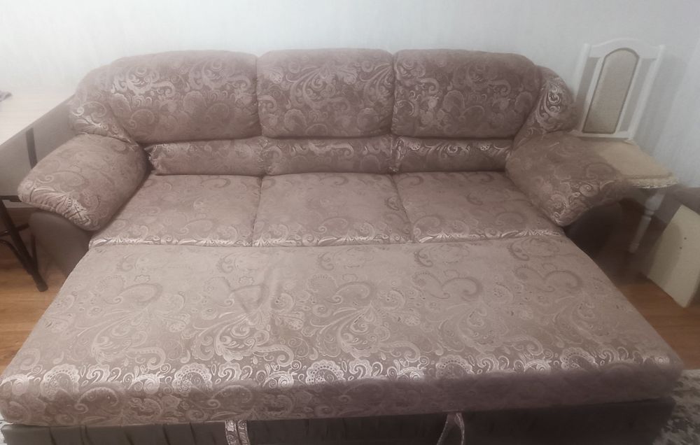 Продам диван в гостиную