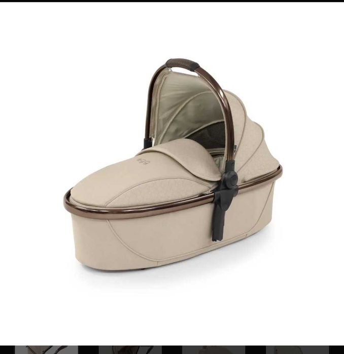 Количка Egg 2.изключително запазена .много удобна .страхотен стил .