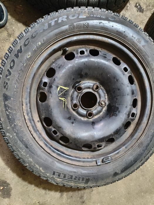 Vand 4 jante otel R15 cu cauciucuri Pirelli M+S iarna,stare buna
