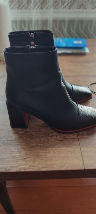 Продаю Женские ботинки