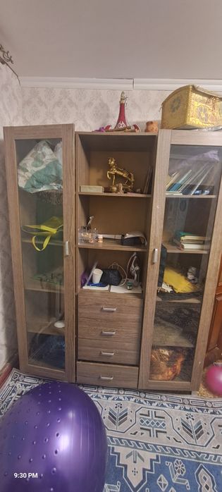 Книжный шкаф гостиной