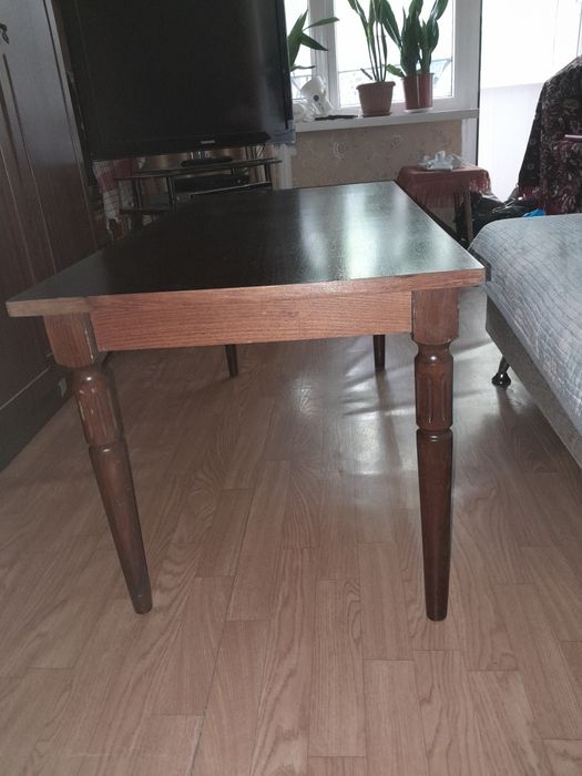 Продам. Журнальный столик.