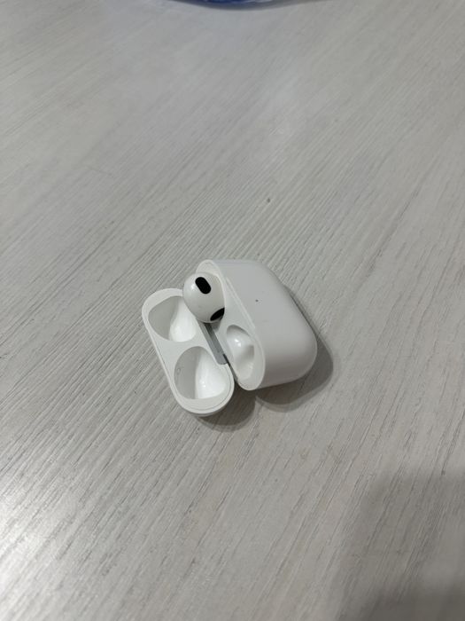 Air pods 3 один наушник и кейс