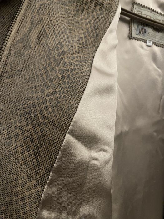 Geacă din piele animal print ; geacă neagră din piele