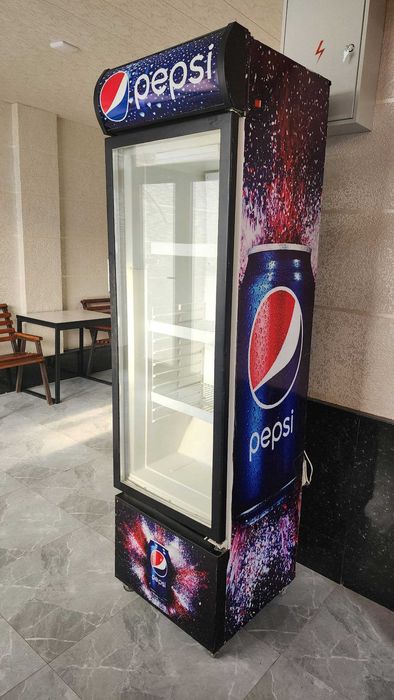 Продам витринный холодильник