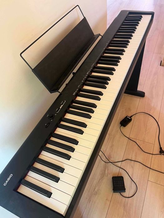 Продавам дигитално пиано Casio
