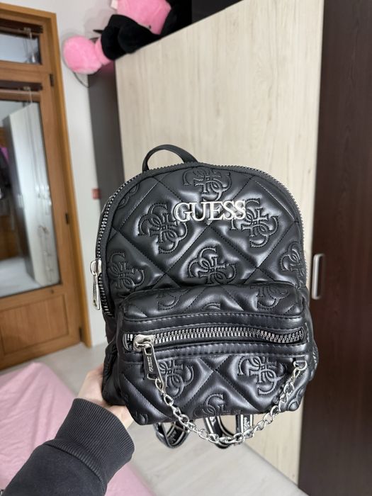 Раница Guess.