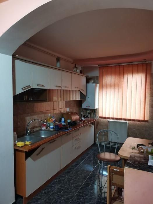 Închiriez apartament cu 3 camere Curtea de Argeș