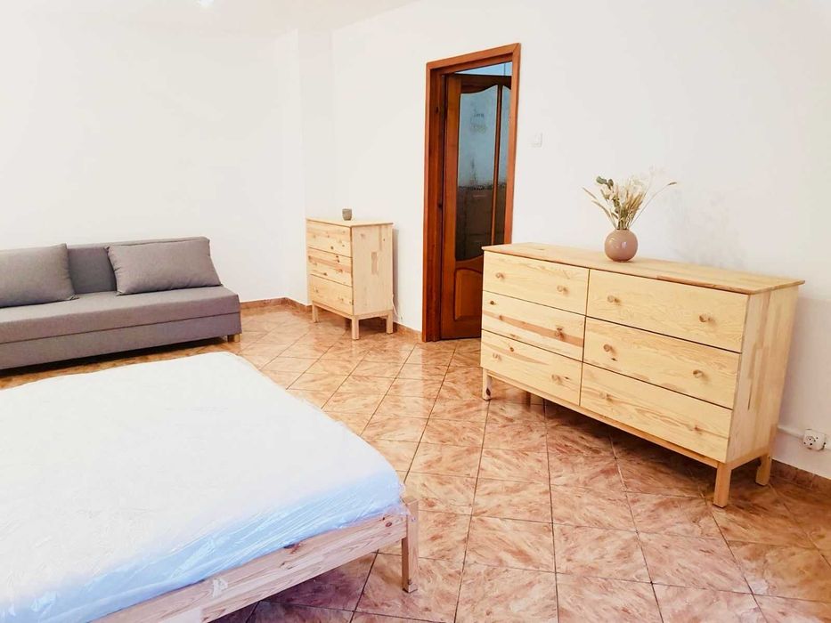 Proprietar inchiriez garsoniera zona Mall/Aprodu Purice