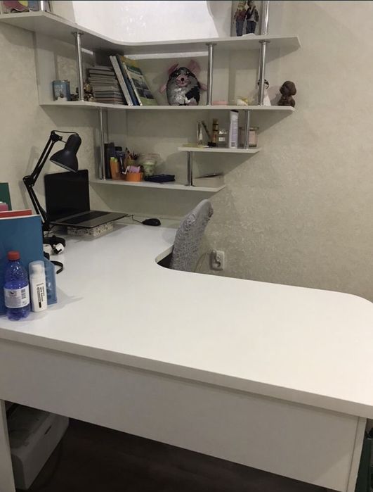 Полки навесные угловые