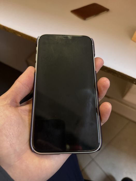 Айфон 11 с гаратей