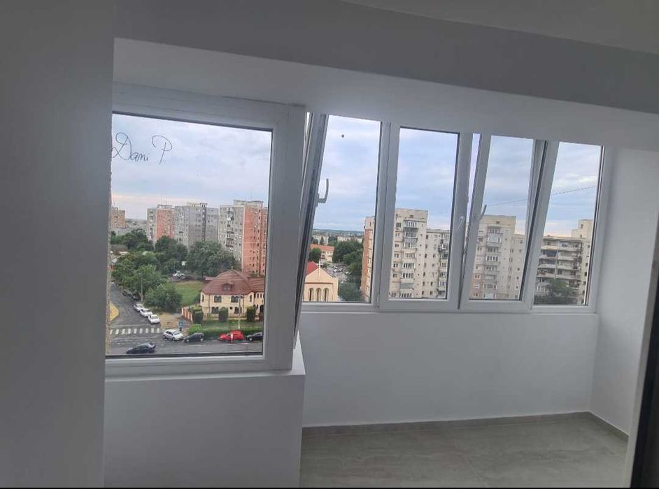 Vand partament 4 camere 125 mp decomandat, in Vaicu pe principala bl Z27, etaj 7/8, cu centrala proprie, fara comision