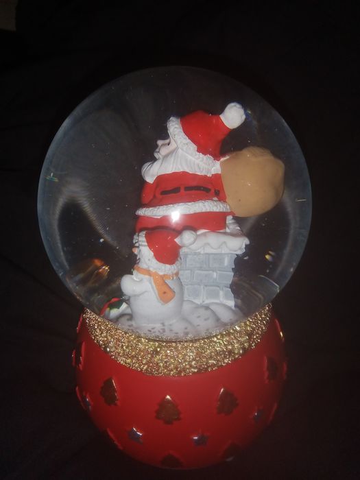 Музыкальный снежный шар