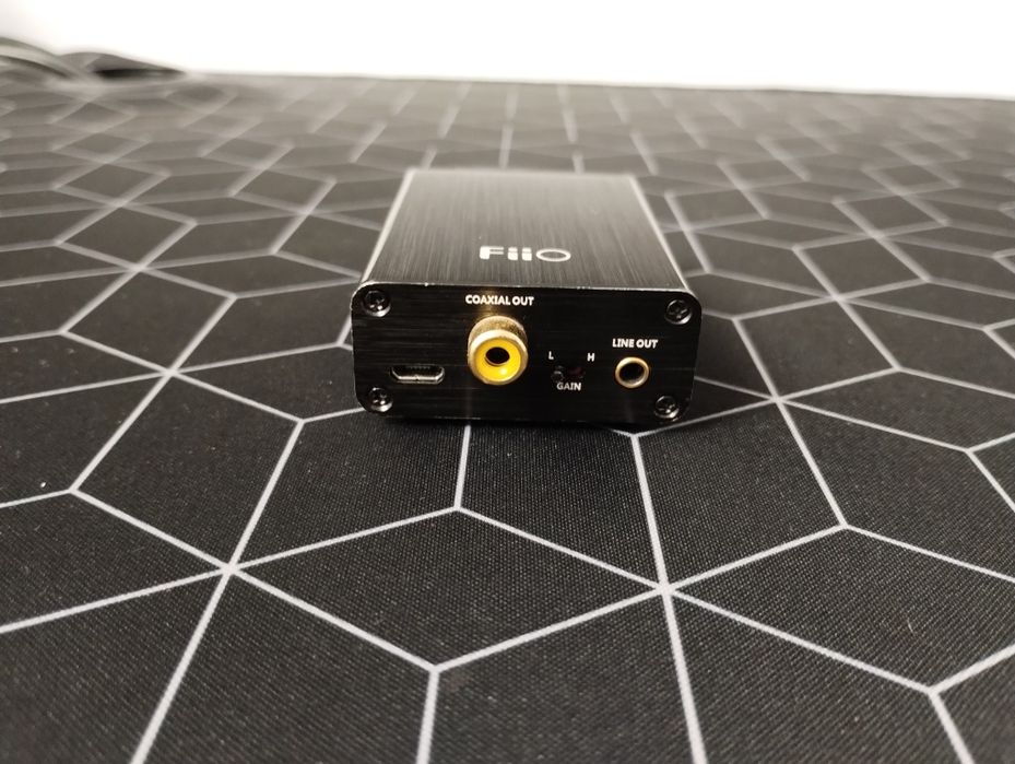 Vând amplificator căști Fiio E10k