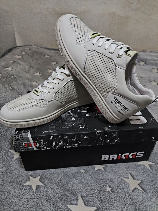 Продам кроссовки