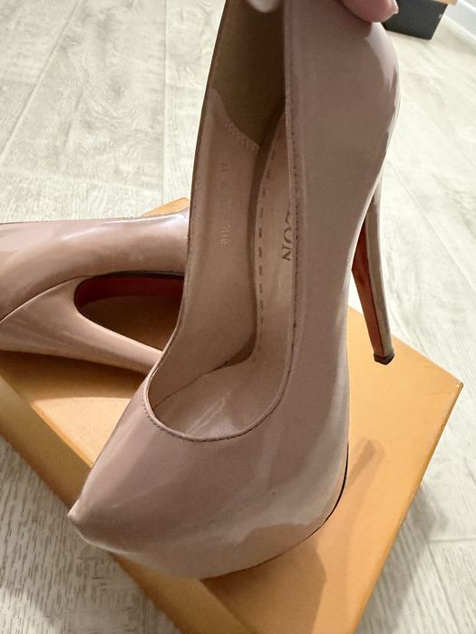 Продам туфли Лабутены