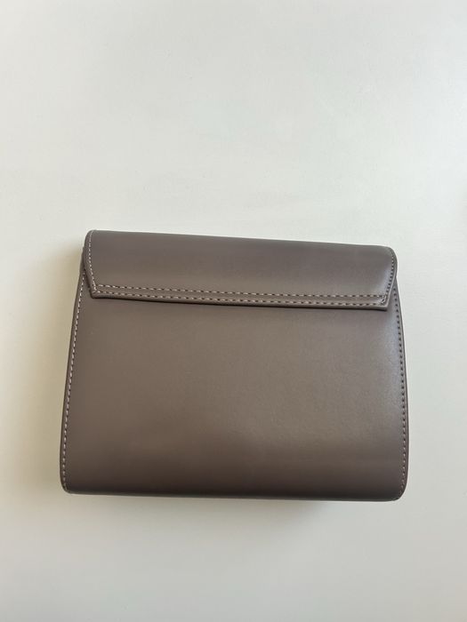 Продам малка дамска чанта Achilleas