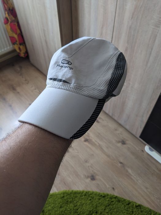 Șapca diferite modele,Kalenji. Transport prin olx!