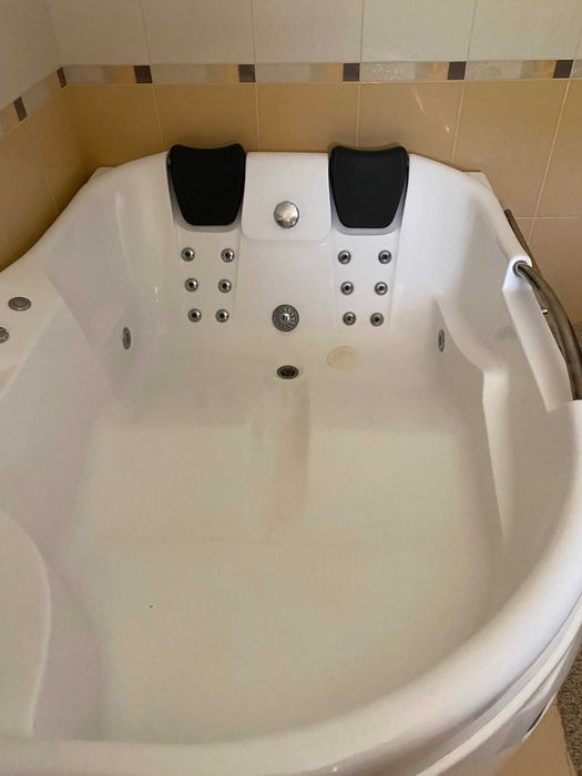 Cada hidromasaj WELLIS, doua locuri, impecabila!