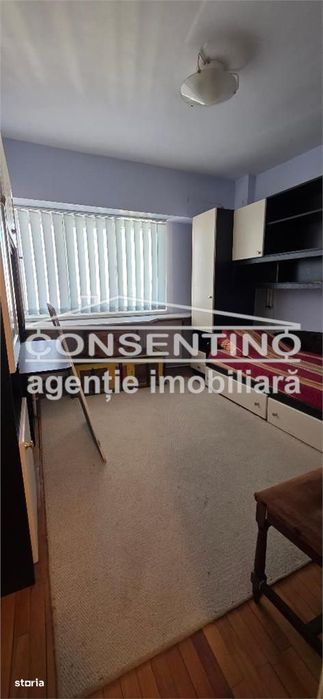 Se vinde imobil cu 4 camere, pe Unirii Sud , liber , cu 3 balcoane