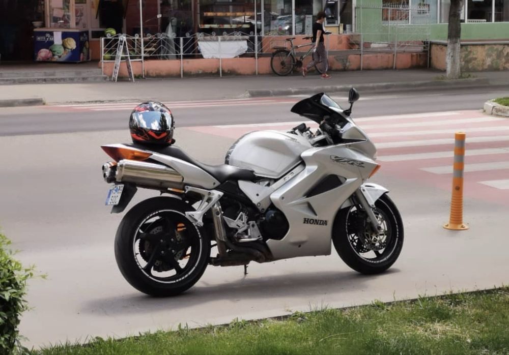 Honda vfr 2004 v tech