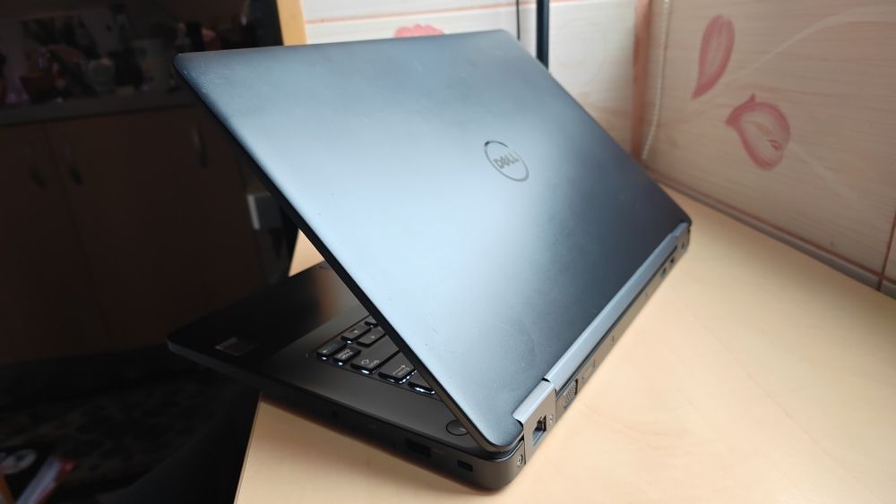 Laptop Dell 5470==i5-6440HQ==256GB SSD==8GB DDR4==Video DEDICAT R7 2GB