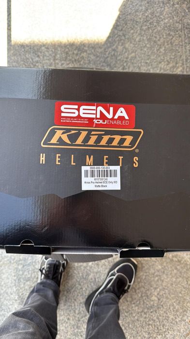 Vând Casca KLIM Krios Pro Carbon ECE/DOTEnduro.Casca este nouă, nefolosită, in cutie cu sac protecție. Măsura MD