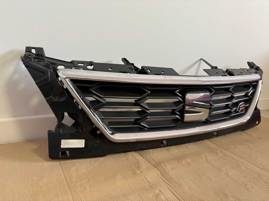 Grila radiator Seat Leon FR facelift dupa 2016 cod 5F0853654J