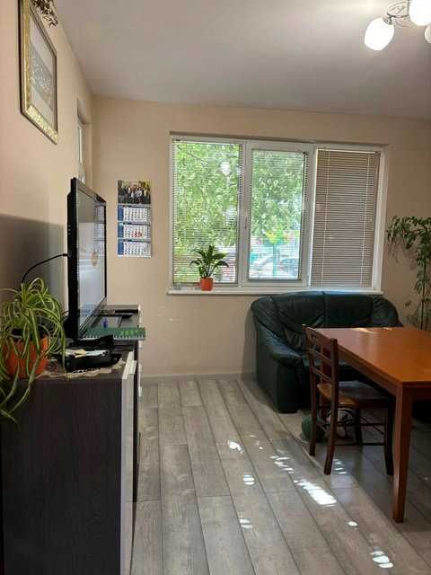 Дава се под наем Четиристаен апартамент в Търговище, Център - 110 кв.м за 357 € - Снимка #2