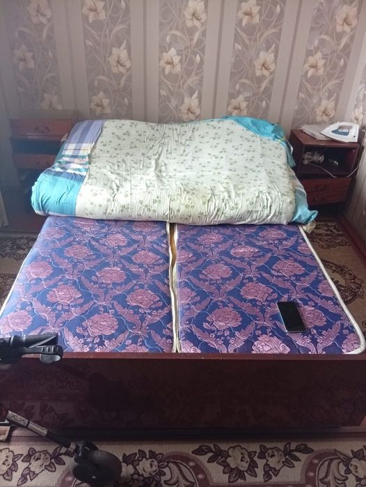 Двуспальная кровать