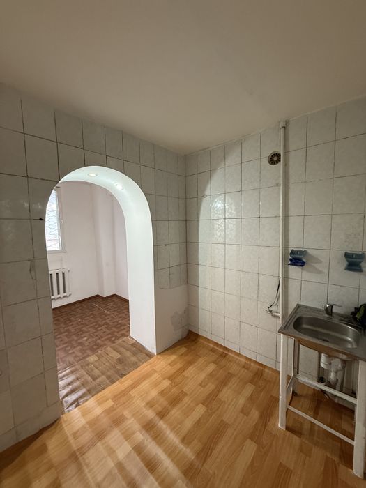 4ком по Абая, 2эт не угловая