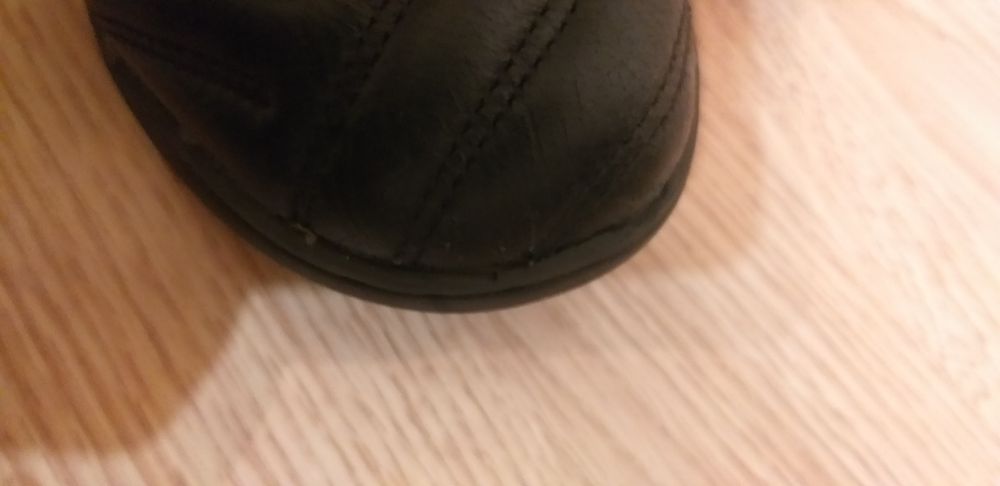 Adidasi ptr fotbal din piele