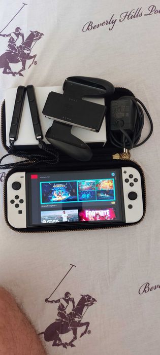 Nintendo Switch OLED White + 2 Jocuri si geantă Zelda Bucuresti