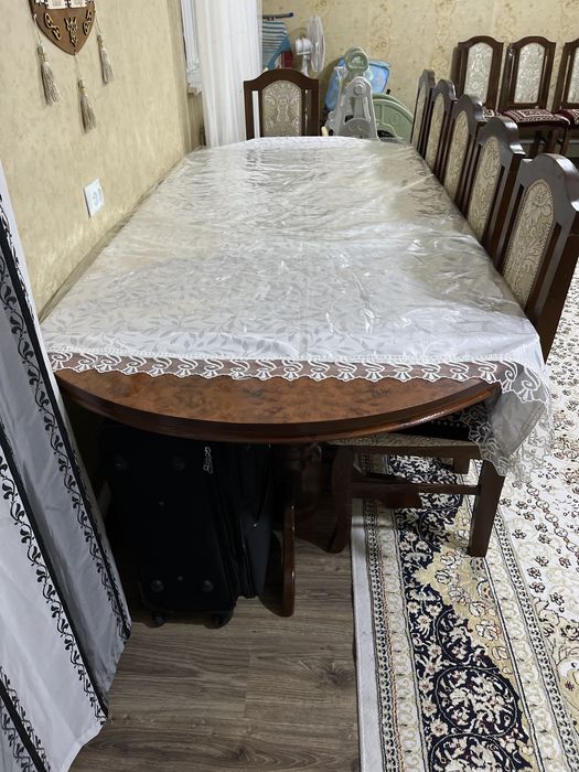 Продается стол и стулья