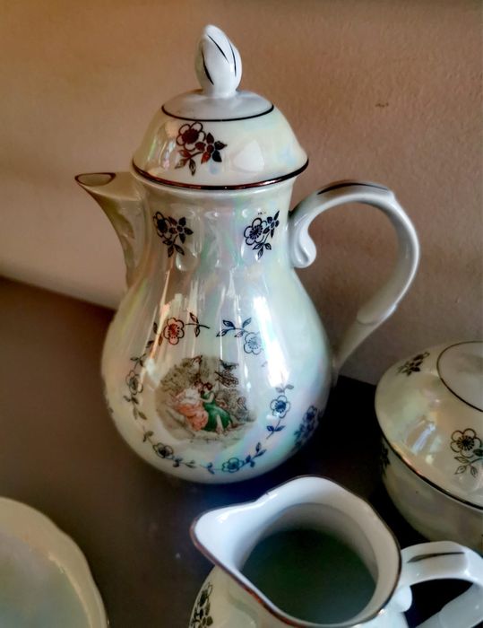 Антикварен порцеланов колекционерски сет сервиз чинийки чашки каничка