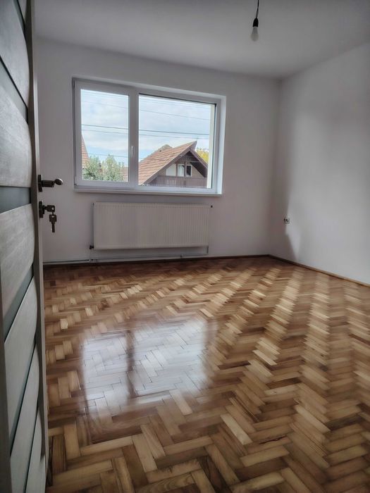 Casa de vânzare în drumul Petrestiului