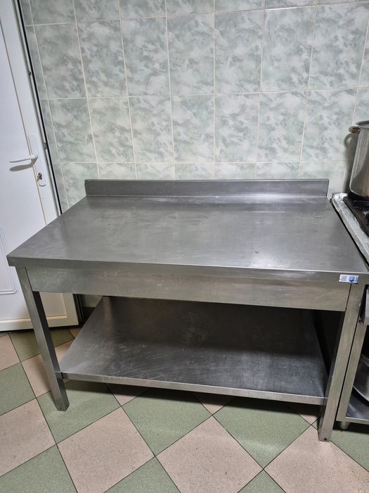Vitrine calde,vitrine reci,hotă,mese inox,aragaz profesional,horeca
