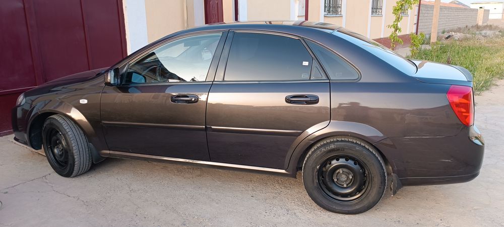 Gentra lasetti mashina sotiladi