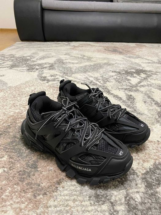 Vand adidasi balenciaga track marimi diferite