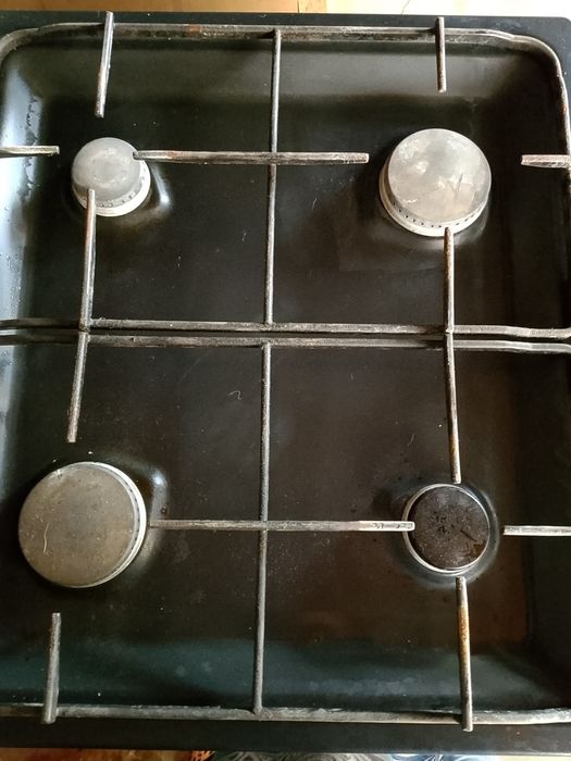 Продам газовую плиту  б/у