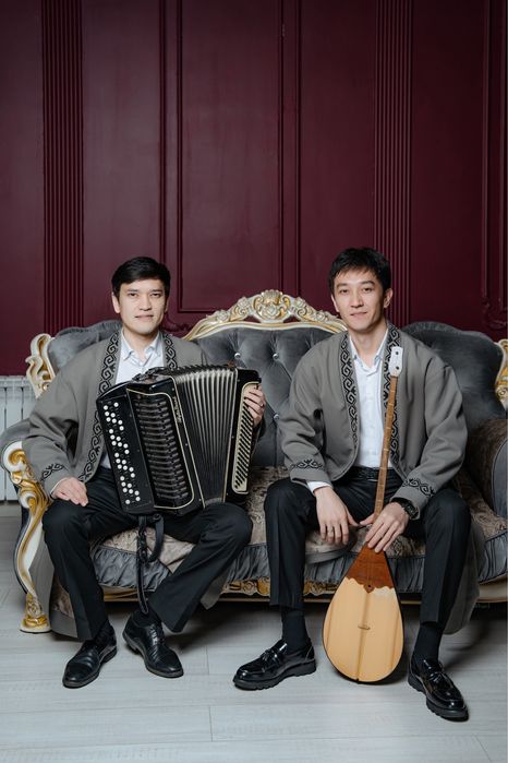 Домбыра баян музыкант