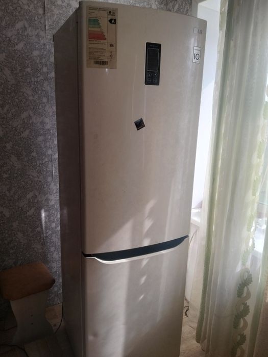 Холодильник на Запчасти LG